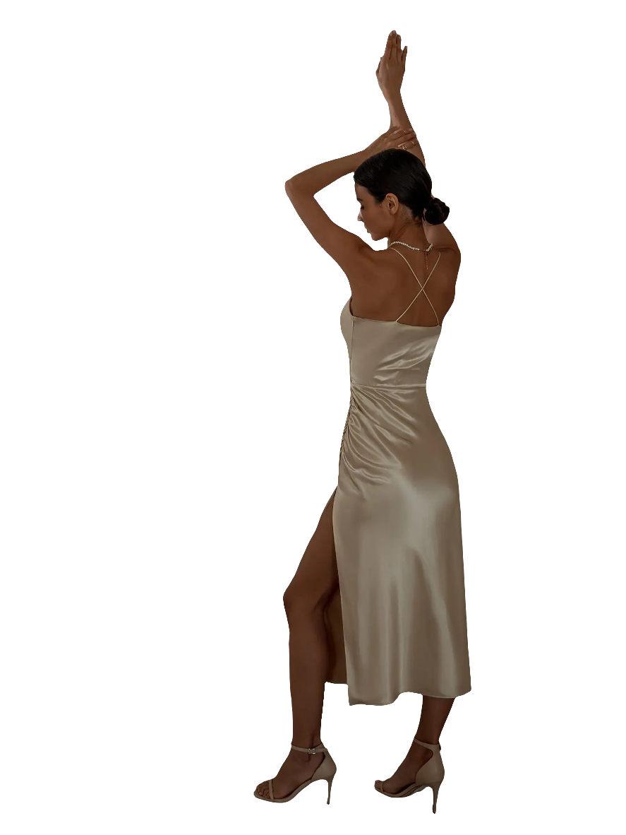 Robe de Soirée de Mariage en Satin avec Bretelles Spaghetti Sublimez votre garde-robe avec cette robe mi-longue drapée en satin, un choix parfait pour les soirées d’été et les mariages. La qualité originale du satin offre un toucher soyeux et un éclat dél